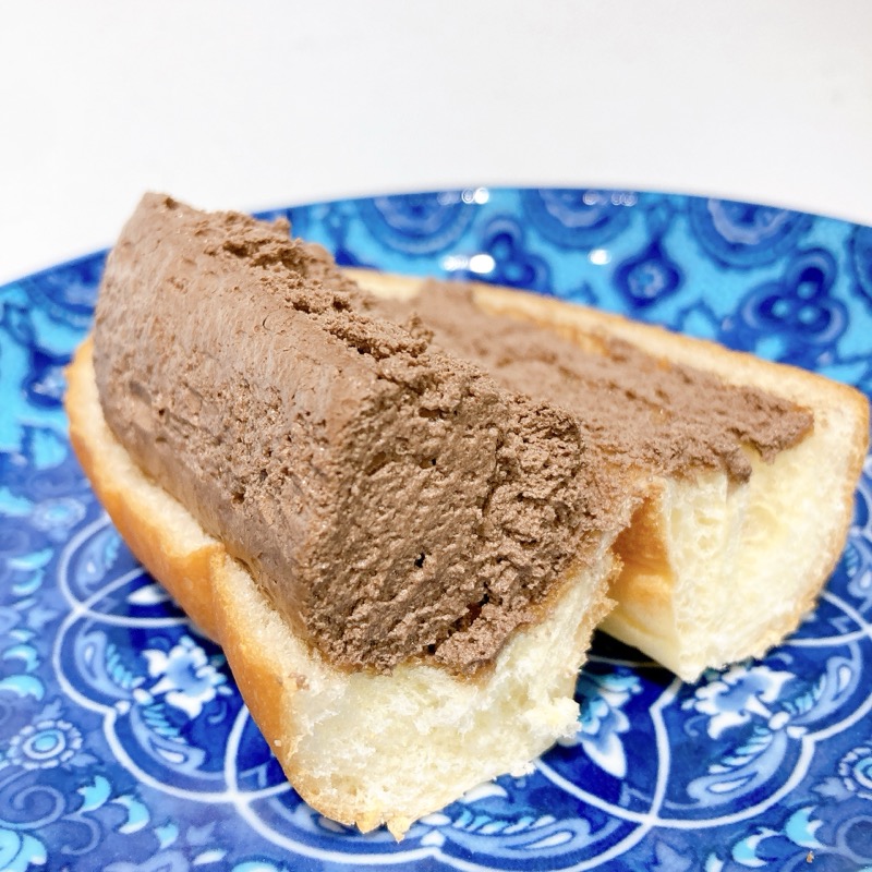 生コッペパンたっぷりチョコホイップ