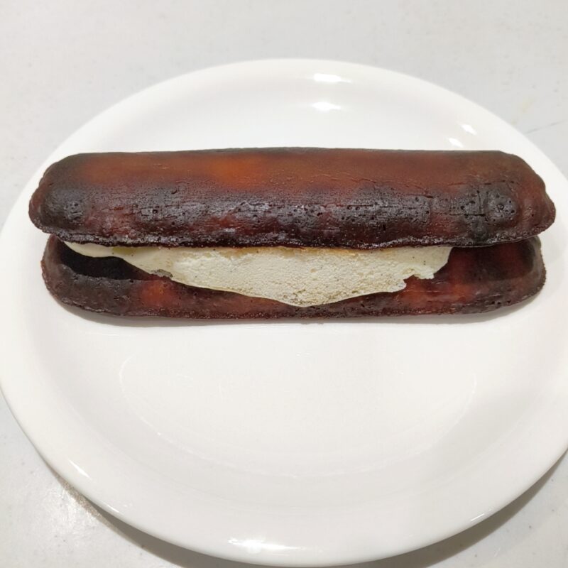 生カヌレスティックケーキ